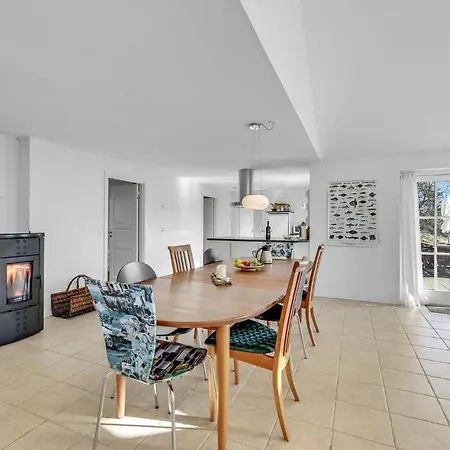 4 Bedroom Amazing In Ferienhaus